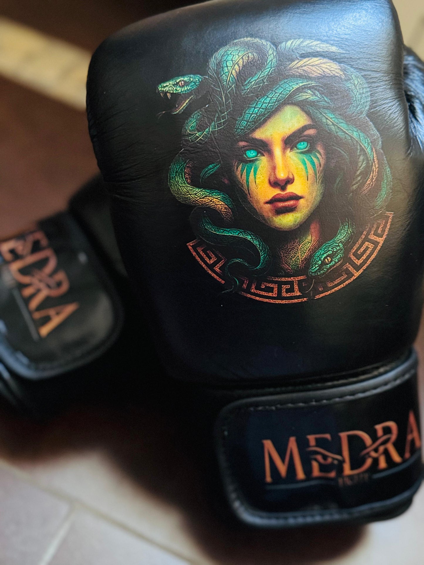 MEDUSA DARK - GLOVES